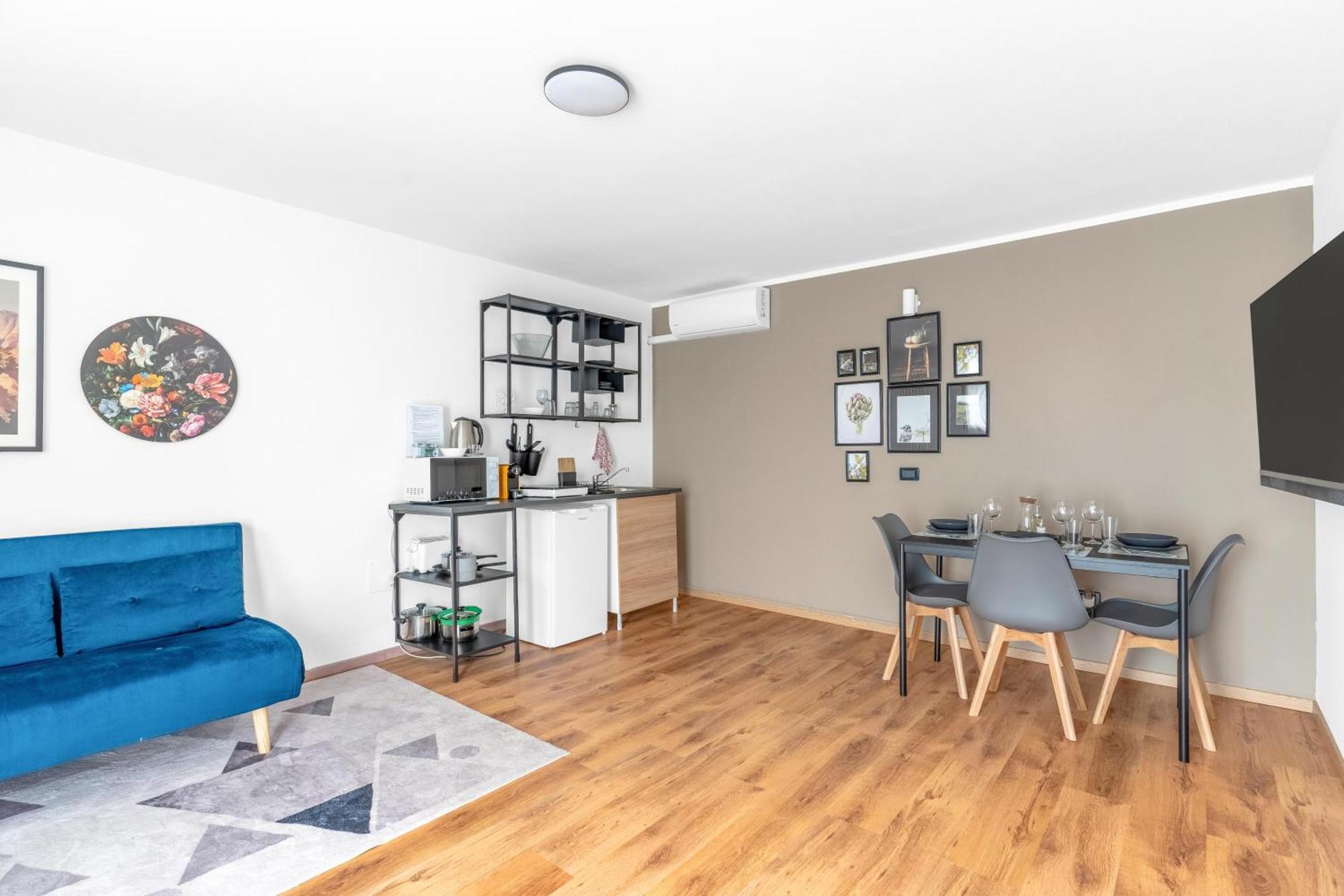 -Free Pool And Parking- Garda House Apartments Кастельнуово-дель-Гарда Екстер'єр фото