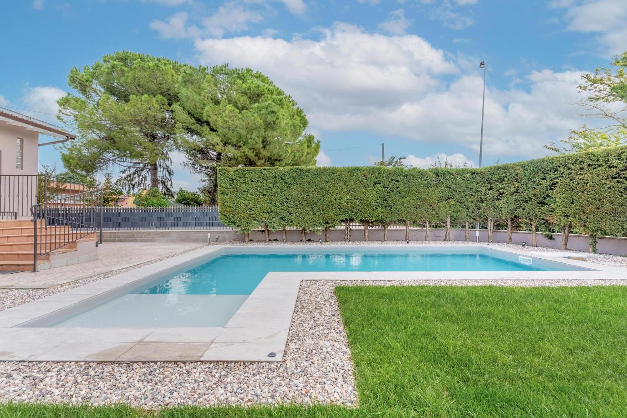-Free Pool And Parking- Garda House Apartments Кастельнуово-дель-Гарда Екстер'єр фото