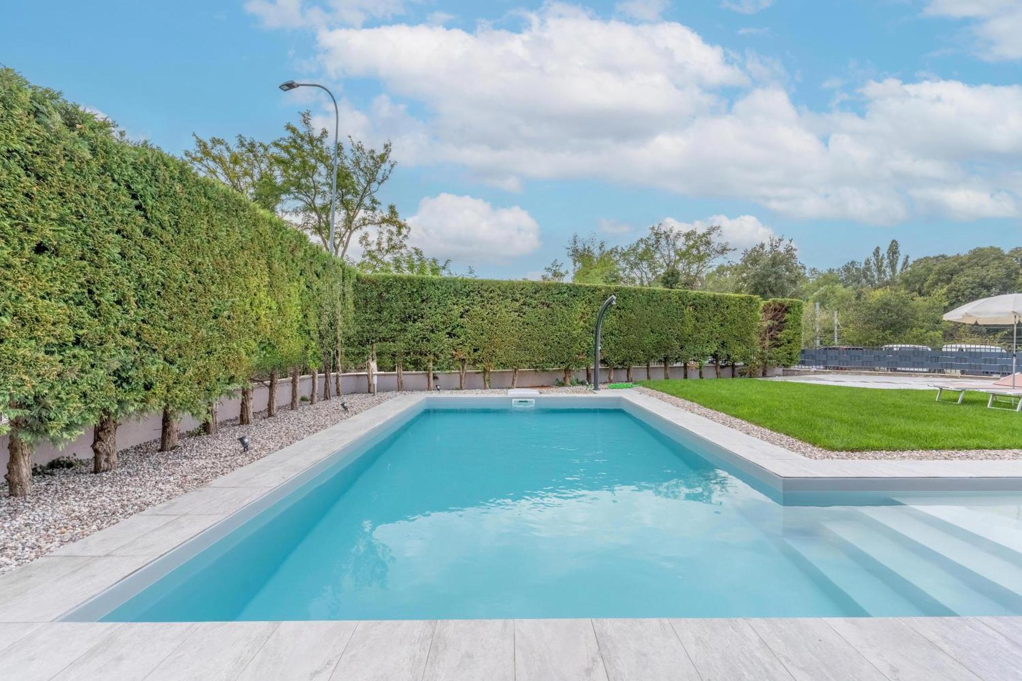 -Free Pool And Parking- Garda House Apartments Кастельнуово-дель-Гарда Екстер'єр фото