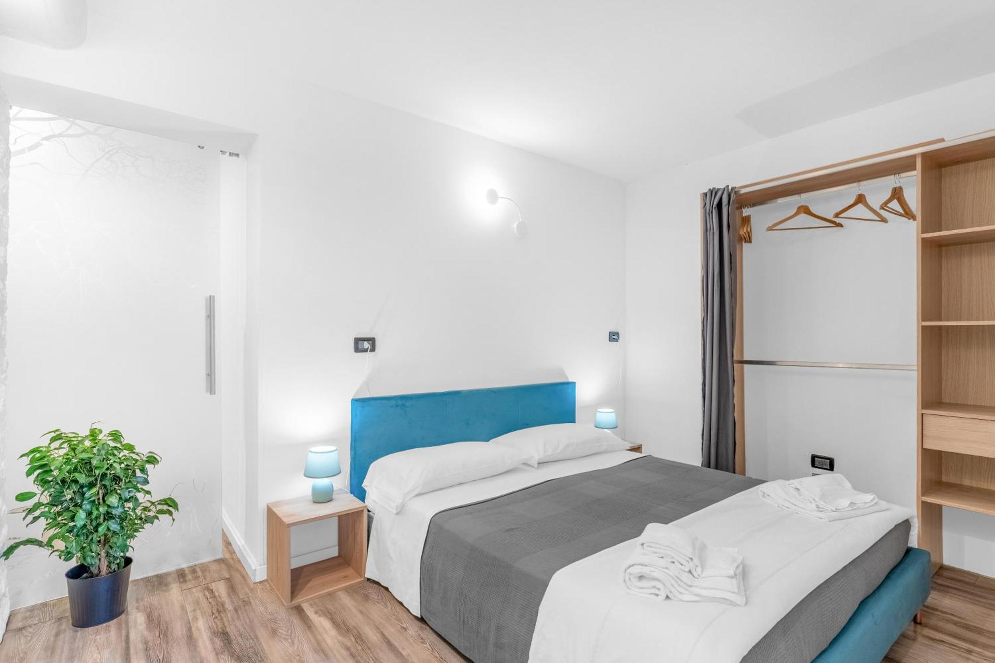 -Free Pool And Parking- Garda House Apartments Кастельнуово-дель-Гарда Екстер'єр фото