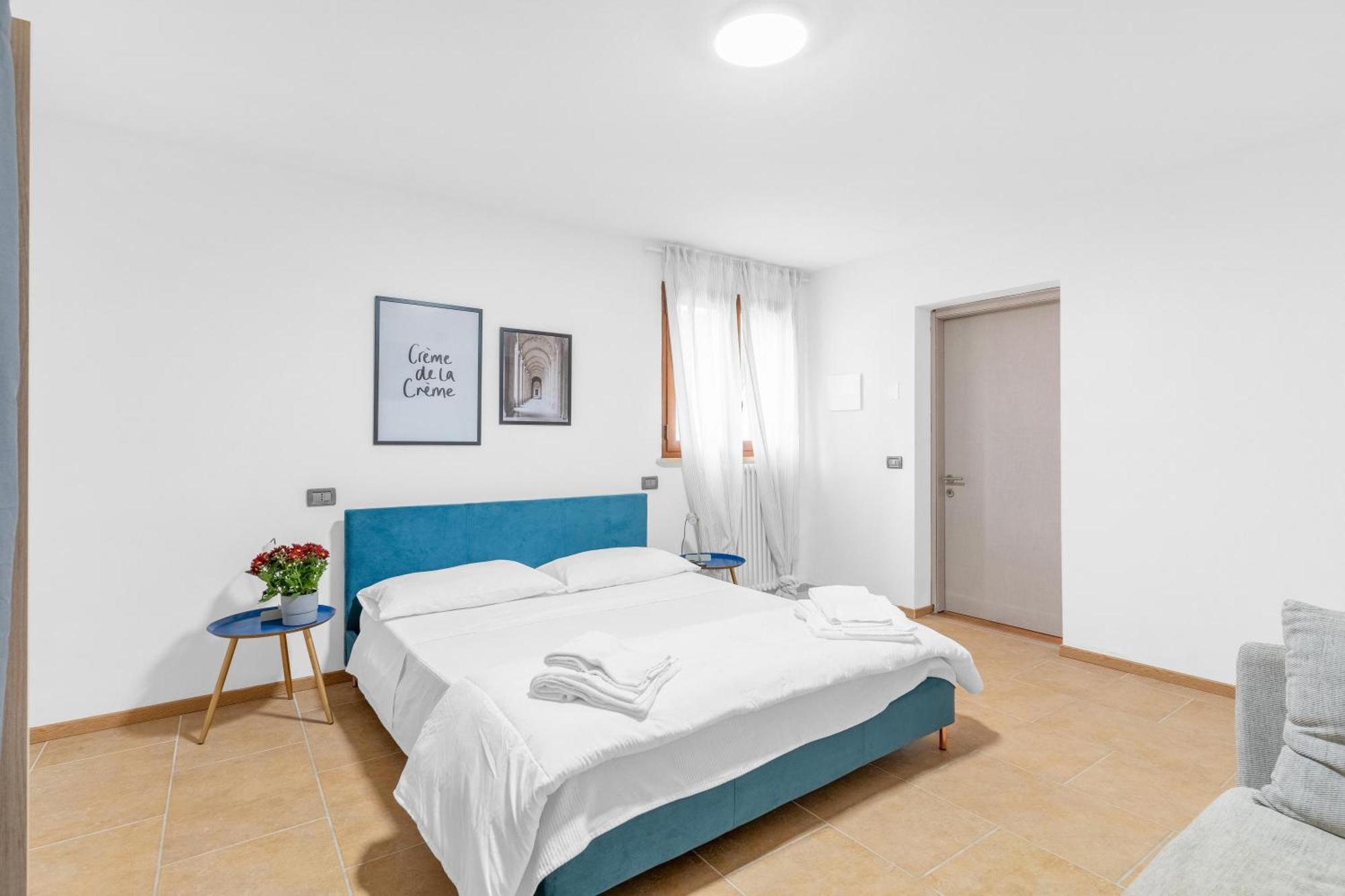 -Free Pool And Parking- Garda House Apartments Кастельнуово-дель-Гарда Екстер'єр фото
