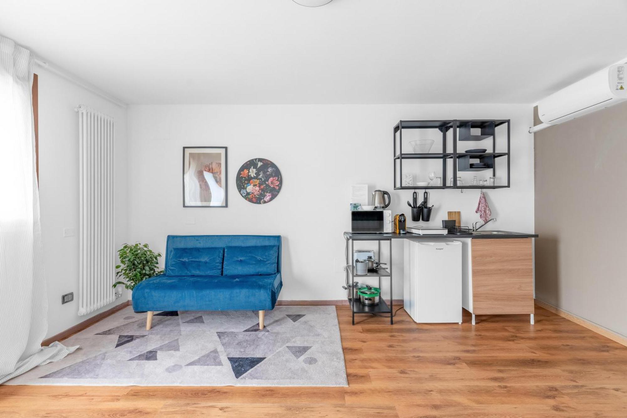 -Free Pool And Parking- Garda House Apartments Кастельнуово-дель-Гарда Екстер'єр фото