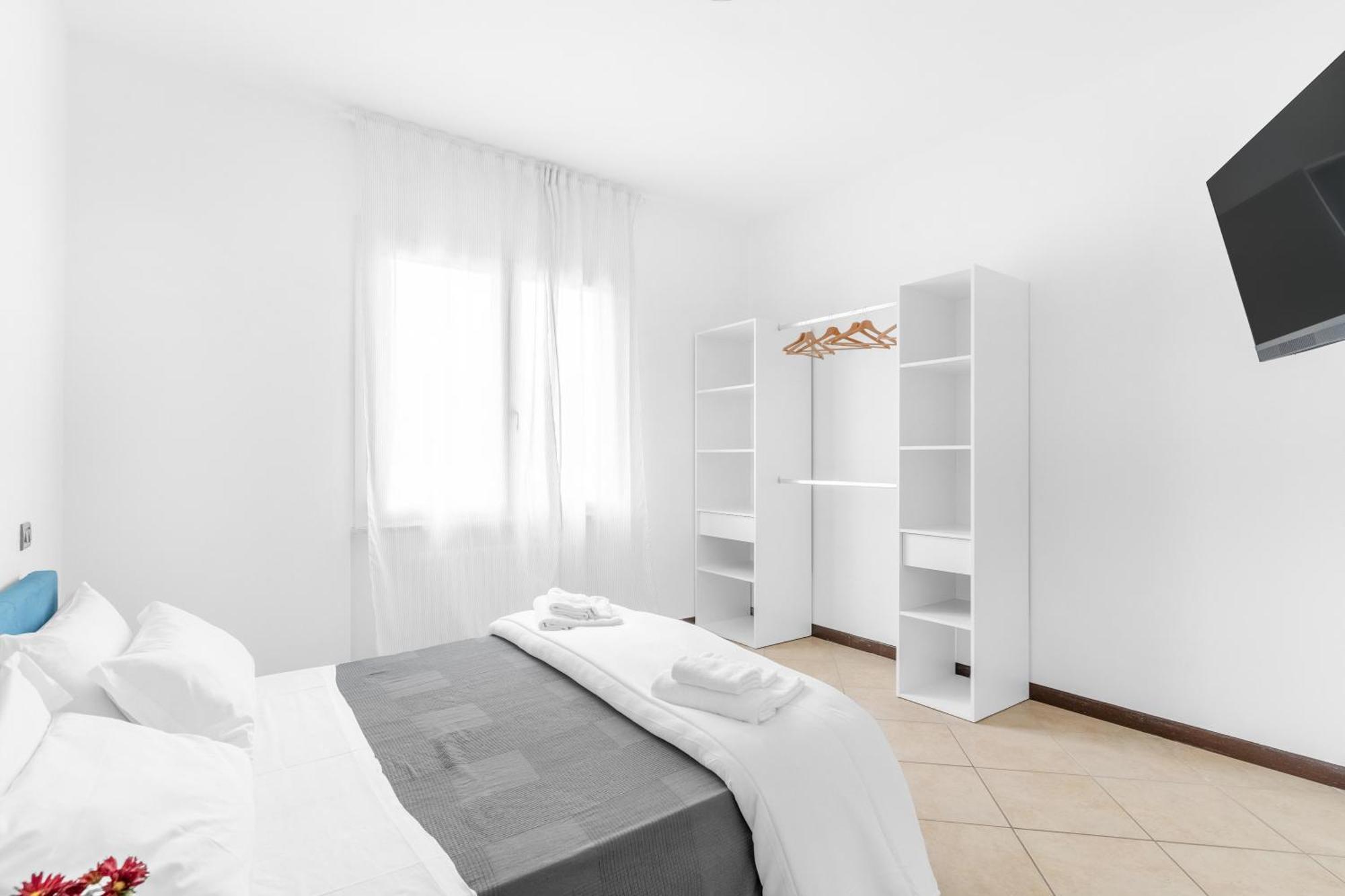 -Free Pool And Parking- Garda House Apartments Кастельнуово-дель-Гарда Екстер'єр фото