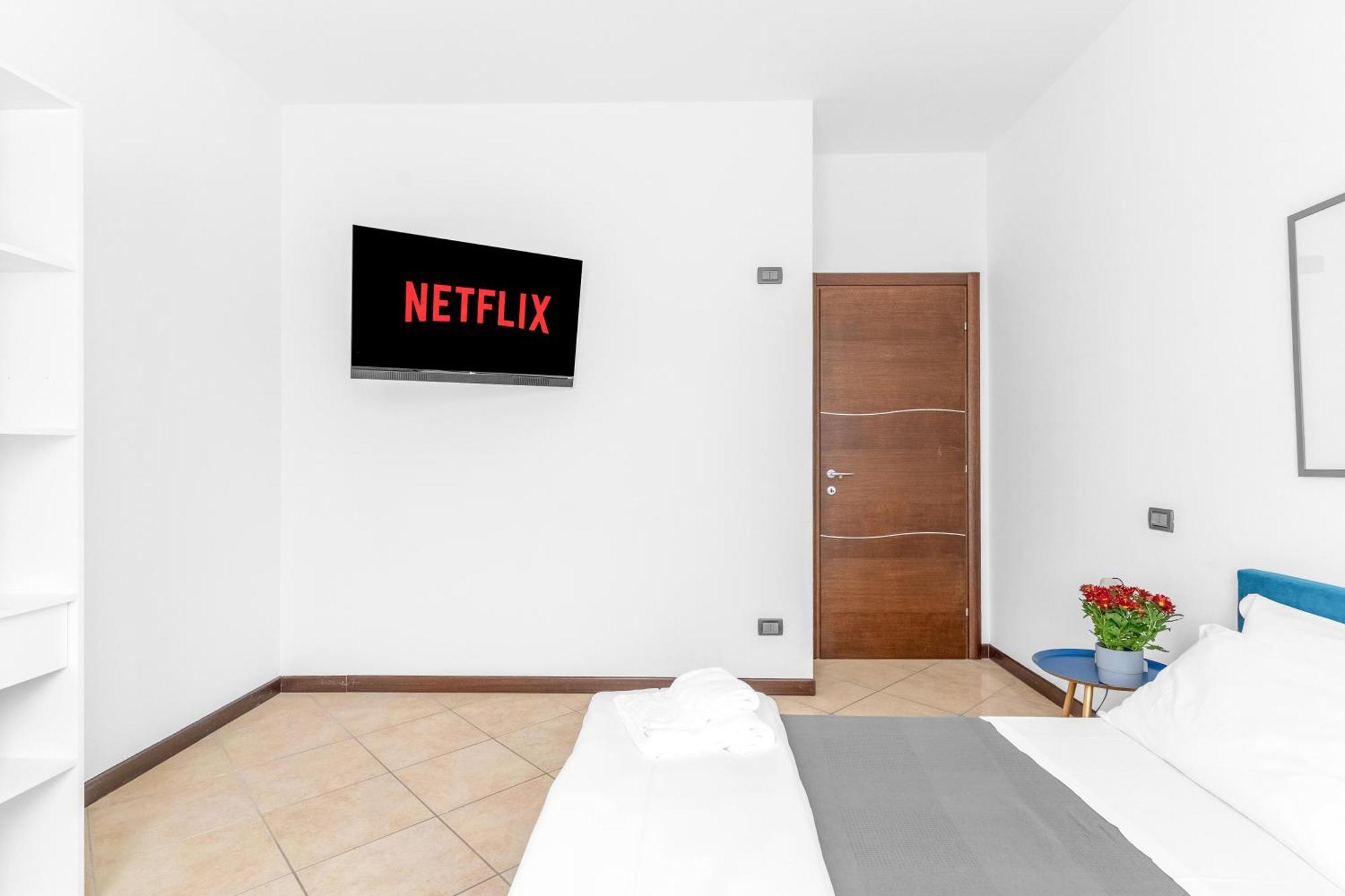 -Free Pool And Parking- Garda House Apartments Кастельнуово-дель-Гарда Екстер'єр фото