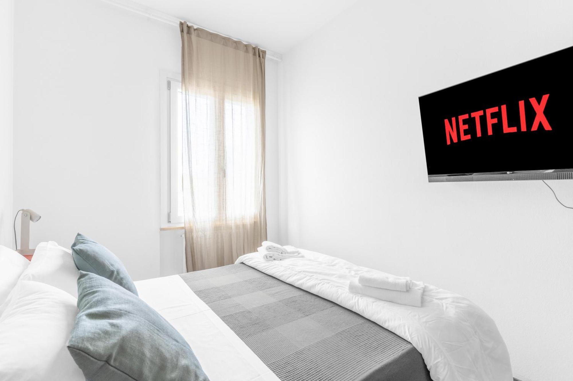 -Free Pool And Parking- Garda House Apartments Кастельнуово-дель-Гарда Екстер'єр фото
