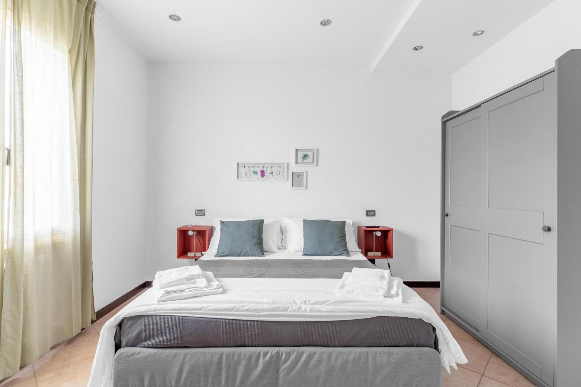 -Free Pool And Parking- Garda House Apartments Кастельнуово-дель-Гарда Екстер'єр фото