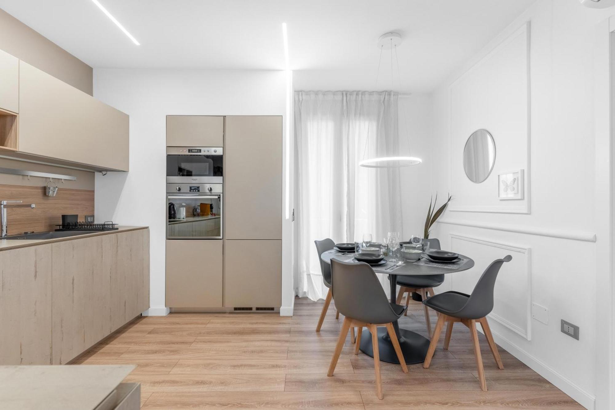 -Free Pool And Parking- Garda House Apartments Кастельнуово-дель-Гарда Екстер'єр фото