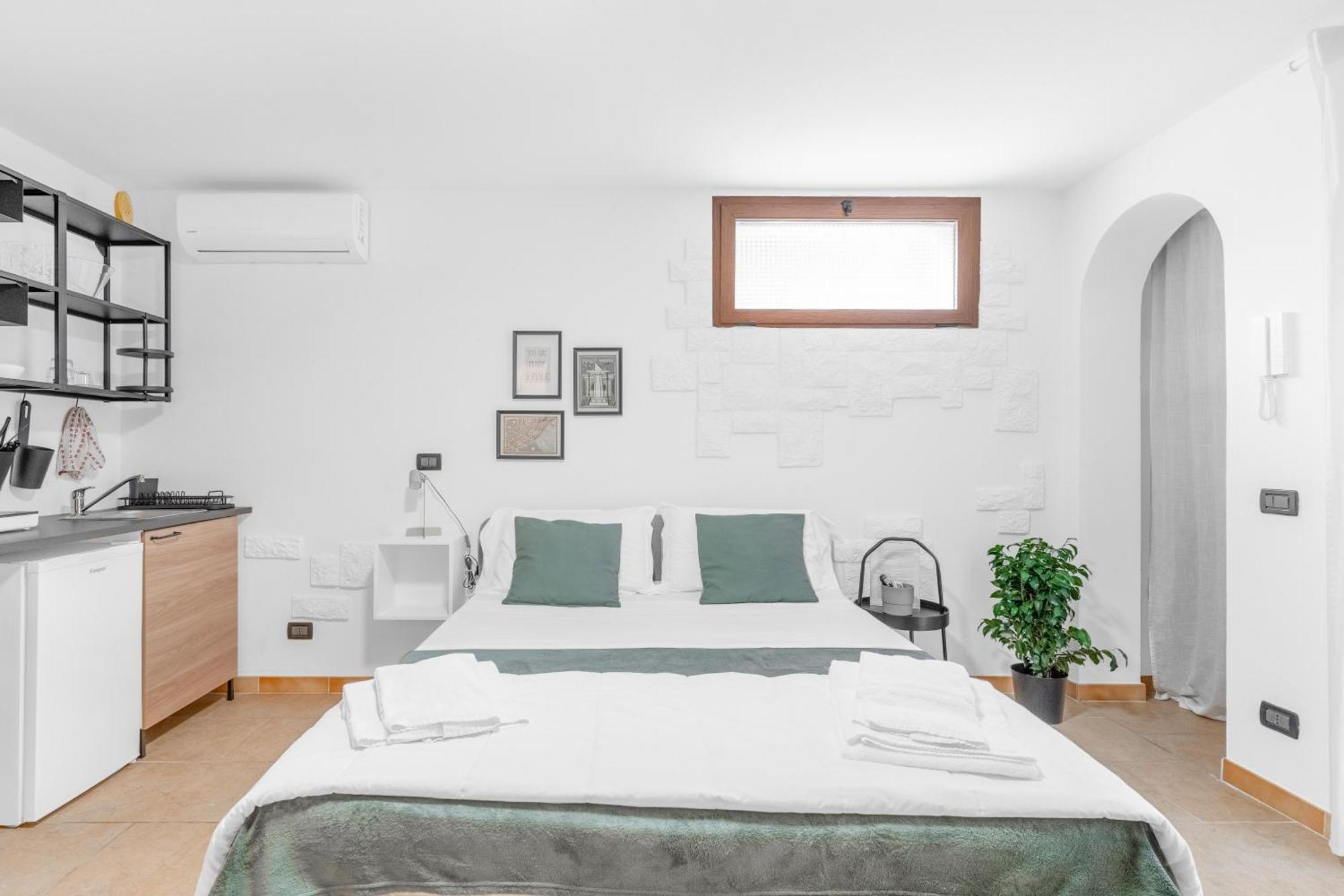 -Free Pool And Parking- Garda House Apartments Кастельнуово-дель-Гарда Екстер'єр фото